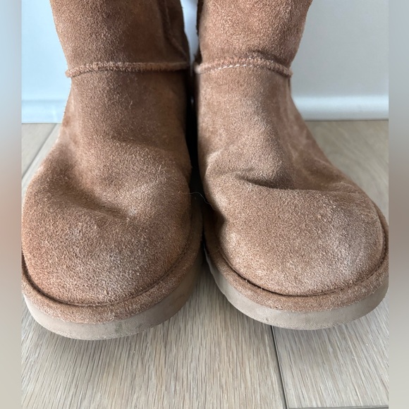 UGG Constantine Boots in Chestnut - Picture 3 of 6